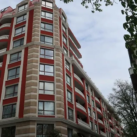 Grand Karavel Centre 아파트 바르나